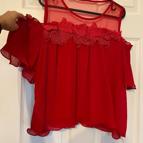 Beautiful off shoulder blouse - Picture 2 of 3